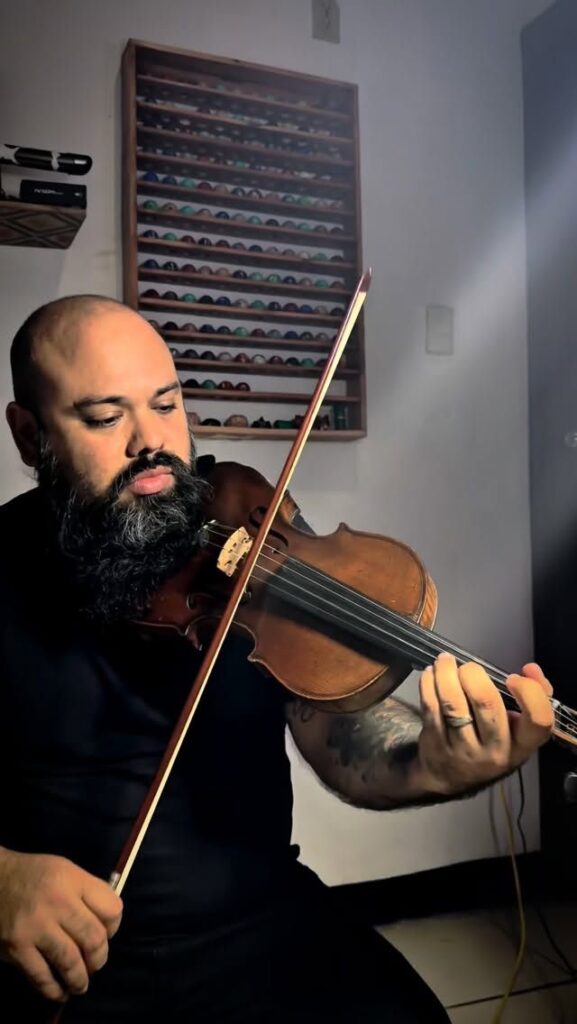 Osman integrante de la banda nicaragüense Quimerix