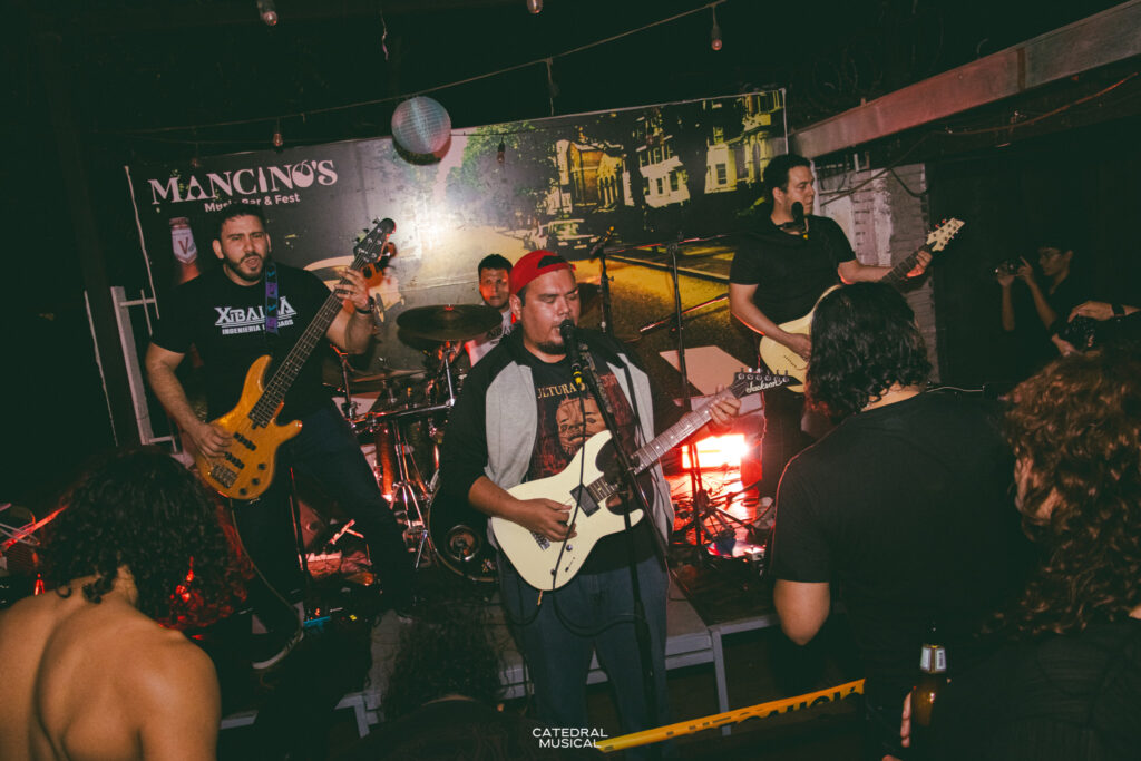 Xibalbá banda nicaragüense qtocando en vivo fotografía Catedral musical Jorge Duarte