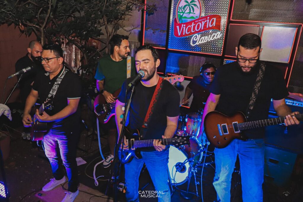 Omnifono en vivo banda nicaragüense
