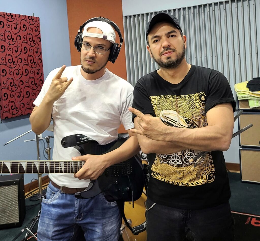 Integrantes de HOJA: Javier Ramirez y Horacio Alvarado